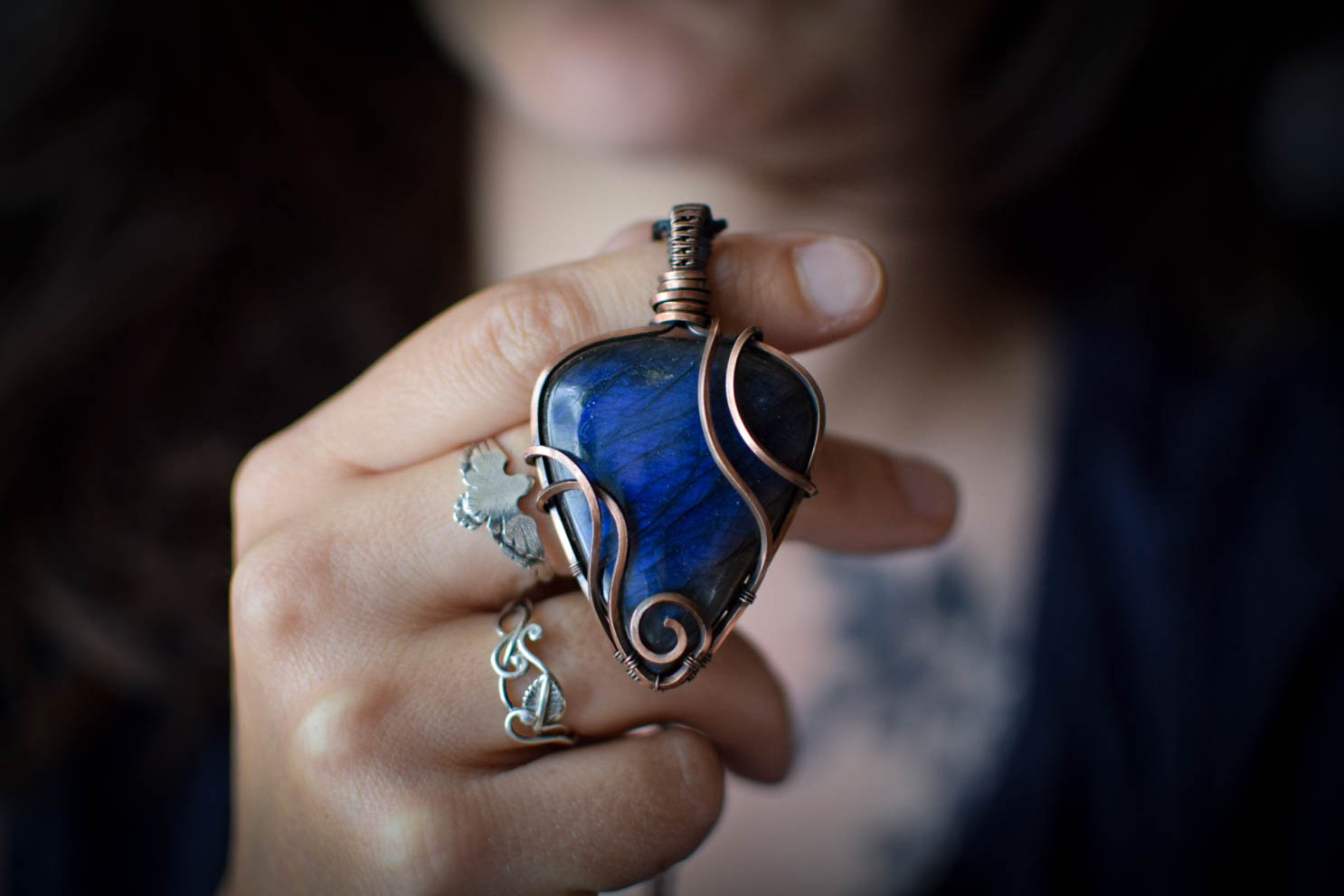Pendentif ~Abysses~ Labradorite & Cuivre – Image 3