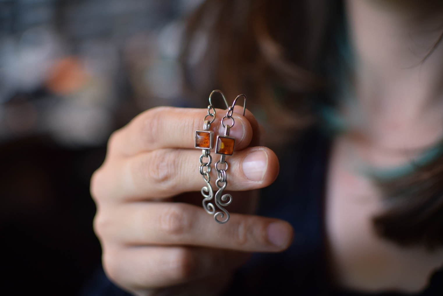 Boucles d'Oreilles ~La Flamme enfermée~ Ambre – Image 3